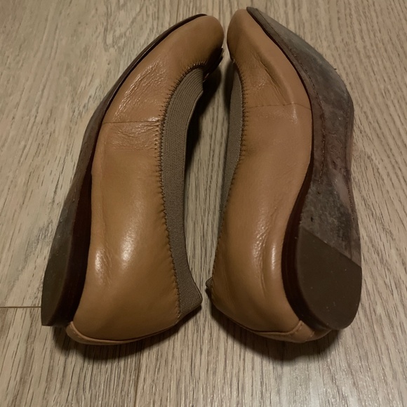 Tory Burch Tan Leather Flats, Size 6 - Picture 2 of 5